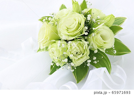 グリーンのトルコキキョウのブーケ 65971693