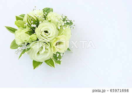 グリーンのトルコキキョウのブーケの写真素材