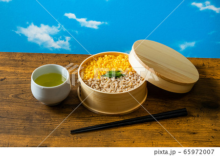 とりそぼろ弁当 lunch box with chicken flakes とりそぼろ弁当 lunch box with chicken flakes 65972007