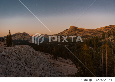 Sunset over the Tioga Pass that leads to Yosemite National Park 65972174