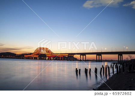 夕方 川 漢江 65972602