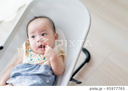 赤ちゃん　新生児　乳幼児 65977763