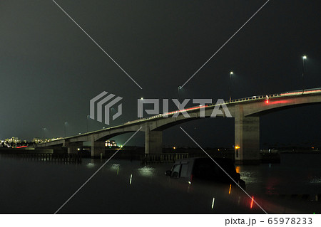 夜空を灯す大きな橋 夜空を灯す大きな橋 65978233