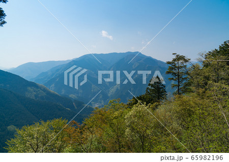 鋸尾根から見た景色(奥多摩) 鋸尾根から見た景色(奥多摩) 65982196