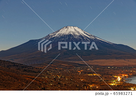 三国山稜・鉄砲木ノ頭から望む月明かりの富士山 三国山稜・鉄砲木ノ頭から望む月明かりの富士山 65983271