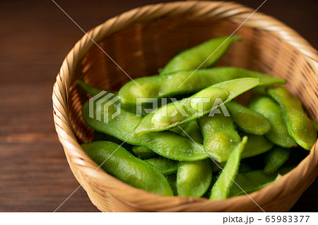 茹でたての枝豆 65983377