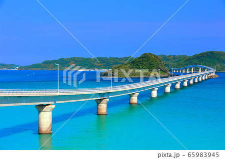 【山口県】晴天下の角島大橋 65983945