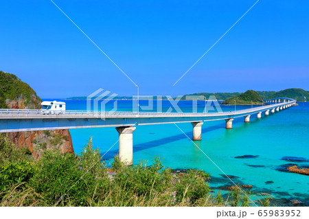 【山口県】晴天下の角島大橋 65983952