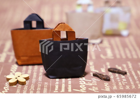 折り紙の可愛いミニチュア買い物エコバッグ 65985672