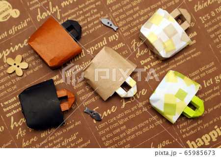 折り紙の可愛いミニチュア買い物エコバッグ 65985673