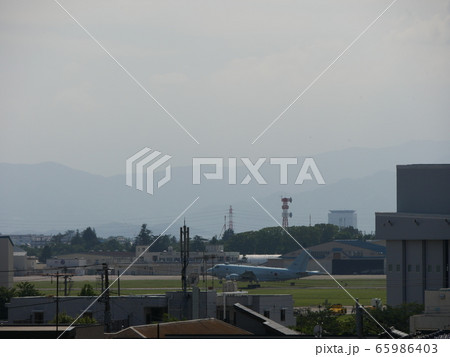 飛行機着陸 65986403