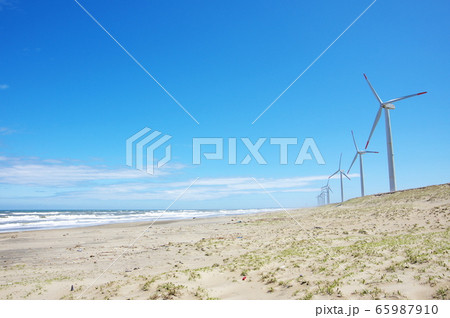 海沿いの風力発電 海沿いの風力発電 65987910