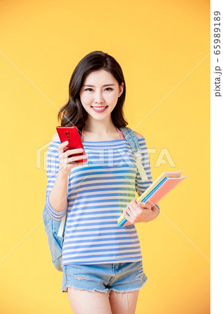 asian student look to you 65989189