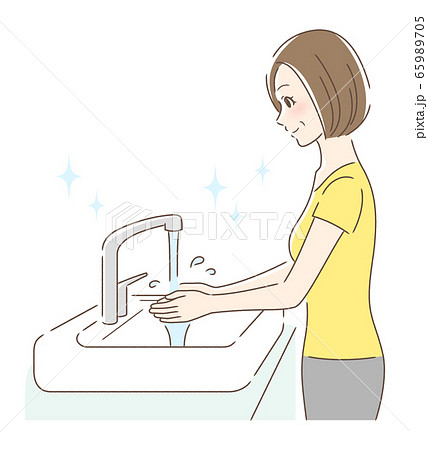 水道水で手を洗う女性 65989705