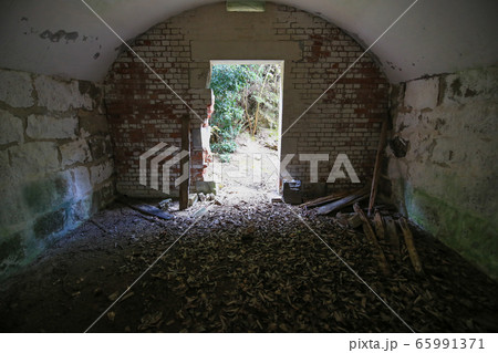 広島県竹原市　大久野島　北部砲台　観測所跡内部 65991371