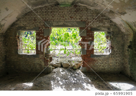 広島県竹原市　大久野島　北部砲台　地下兵舎跡内部 65991905