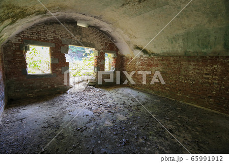 広島県竹原市 大久野島 北部砲台 地下兵舎跡内部 広島県竹原市 大久野島 北部砲台 地下兵舎跡内部 65991912