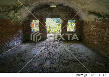 広島県竹原市 大久野島 北部砲台 地下兵舎跡内部 広島県竹原市 大久野島 北部砲台 地下兵舎跡内部 65991913