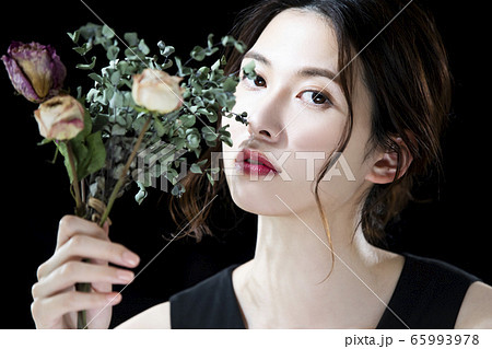 女性　ビューティ 65993978