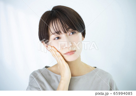 ビューティーイメージ　30代女性 65994085