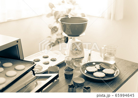 お菓子作り 65994645