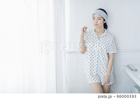 女性 歯みがき 女性 歯みがき 66000393
