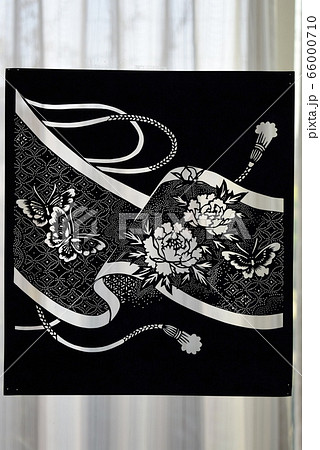 伊勢型紙　帯に花と蝶 66000710