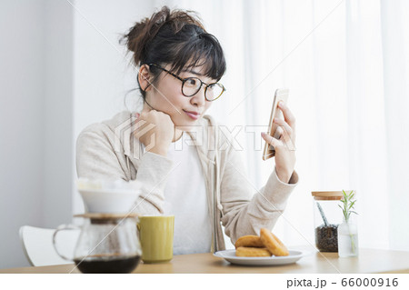 女性 スマホ おやつ 女性 スマホ おやつ 66000916