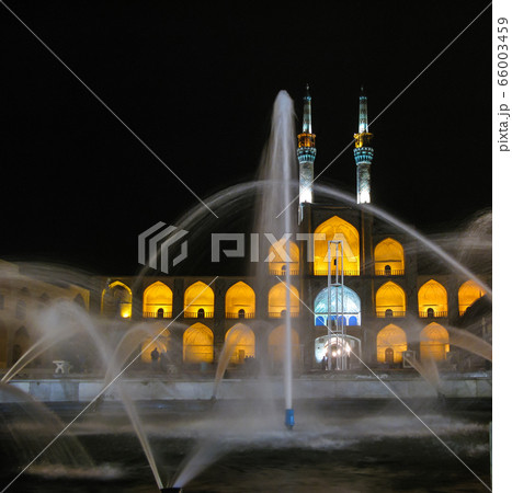 Amir Chakhmaq Complex square and fountain at 66003459