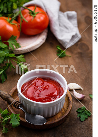 Fresh homemade tomato sauce with garlic Fresh homemade tomato sauce with garlic 66005179