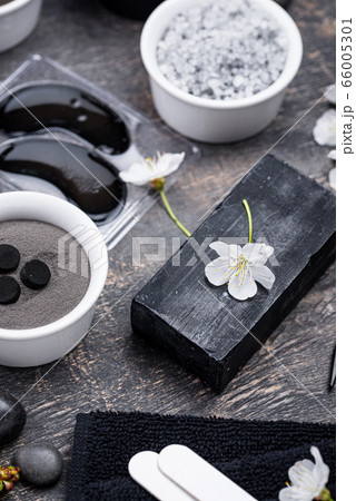 Set of black charcoal detox cosmetics 66005301