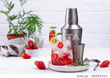 Refreshing cold summer strawberry cocktail 66005919