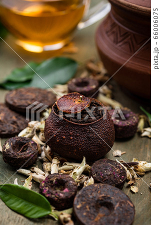 Different pressed Chinese pu-erh tea 66006075