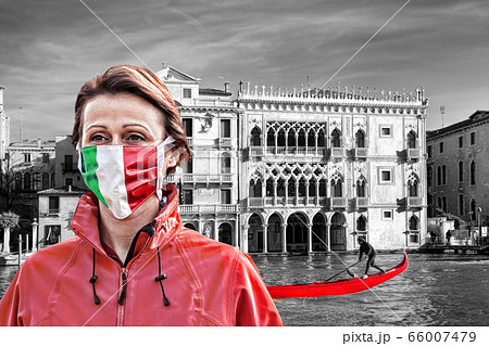 Woman  protection face mask with Italian flag against coronavirus,Rialto bridge in Venice,Italy 66007479