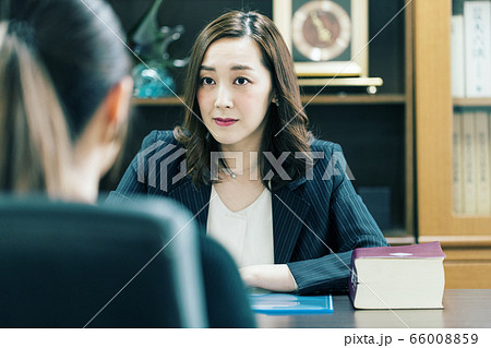 弁護士 検察官 女性 相談 弁護士 検察官 女性 相談 66008859
