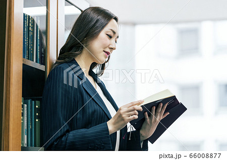 弁護士 検察官 女性 66008877