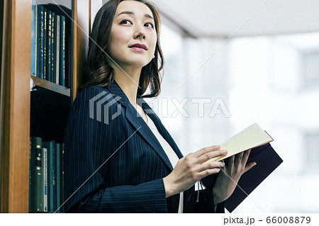 弁護士 検察官 女性 66008879