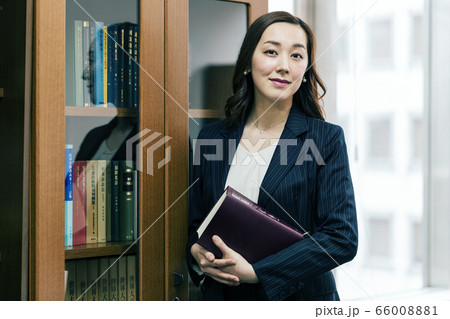 弁護士 検察官 女性 66008881