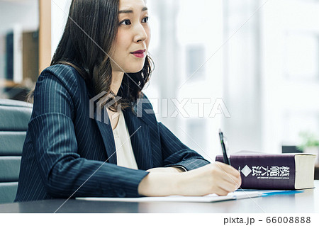 弁護士 検察官 女性 66008888