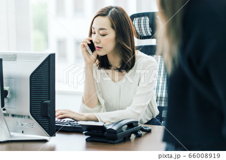 OL 女性 ビジネス スマホ OL 女性 ビジネス スマホ 66008919