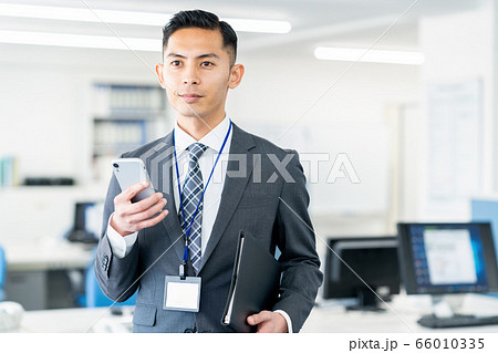 ビジネス　ビジネスマン　男性　オフィス 66010335