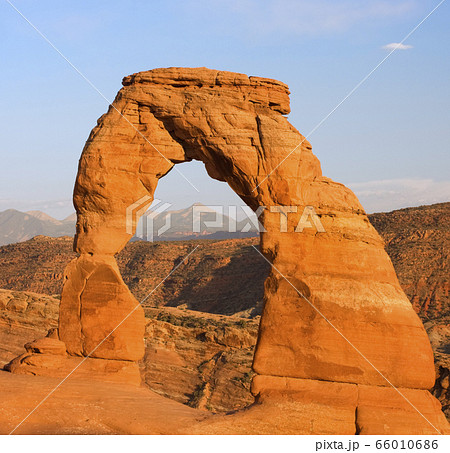 Delicate Arch, Arches National Park, Utah, USA 66010686
