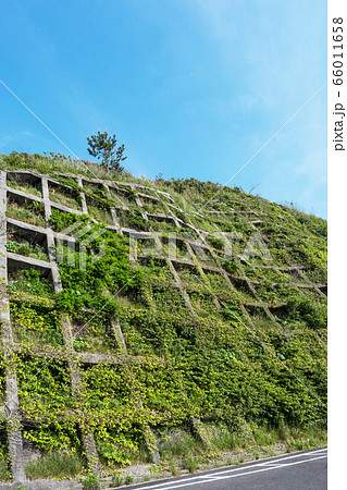 擁壁と青空　 66011658