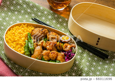 やきとり弁当 Yakitori (chicken barbecue) lunch box やきとり弁当 Yakitori (chicken barbecue) lunch box 66011696