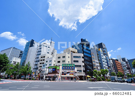 神保町 交差点の写真素材