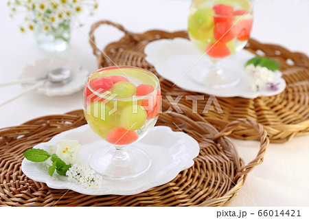 すいかボールとメロンボールのゼリー すいかボールとメロンボールのゼリー 66014421