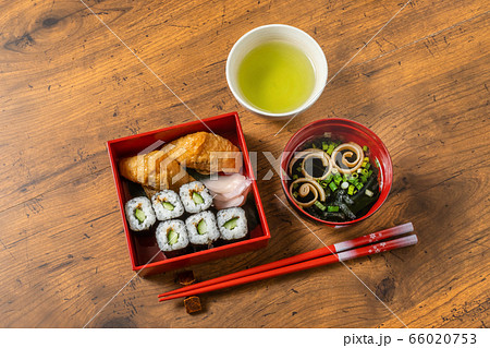 和風弁当　Japanese cuisine noodles and sushi 66020753