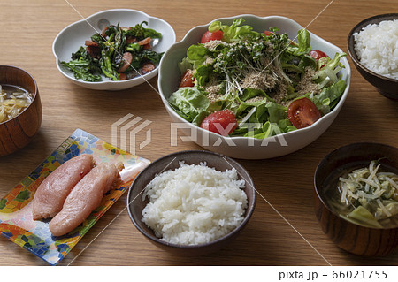 日本の食卓〜たらこ、擂り胡麻サラダ、ソーセージと菜の花のソテー〜 日本の食卓〜たらこ、擂り胡麻サラダ、ソーセージと菜の花のソテー〜 66021755