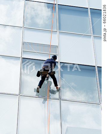 ビルのガラス磨き ビルのガラス磨き 66021836