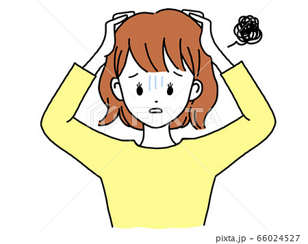 女性　頭を抱えて落ち込む 66024527